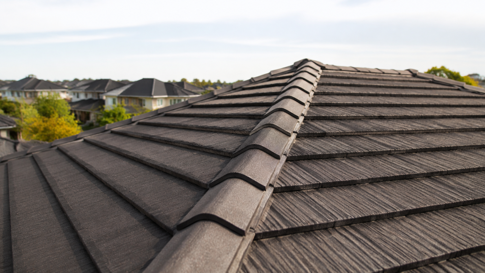 Roofing material and drainage detail